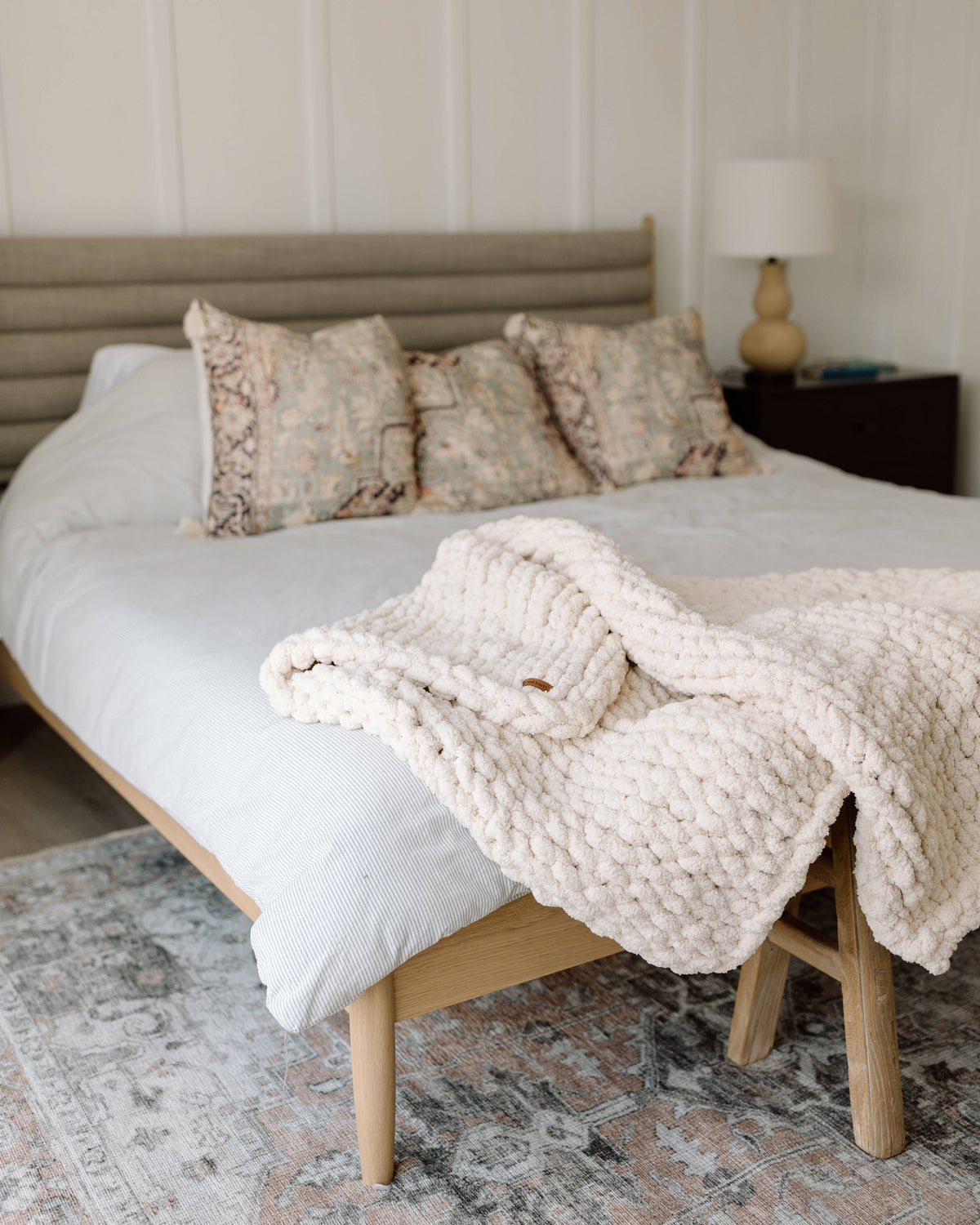 Nicnakknits - Solid Colour - Handmade Chunky Knit Blanket: Baby Pink, Standard